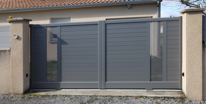 Portail coulissant Miroiterie Aluminium Delmas